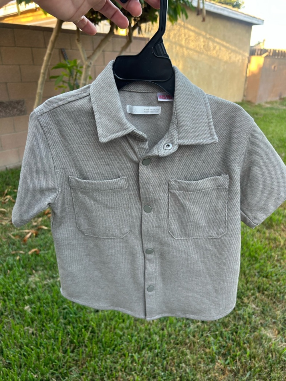 Zara Kids Short-Sleeve Button-Front Shirt in Light Taupe